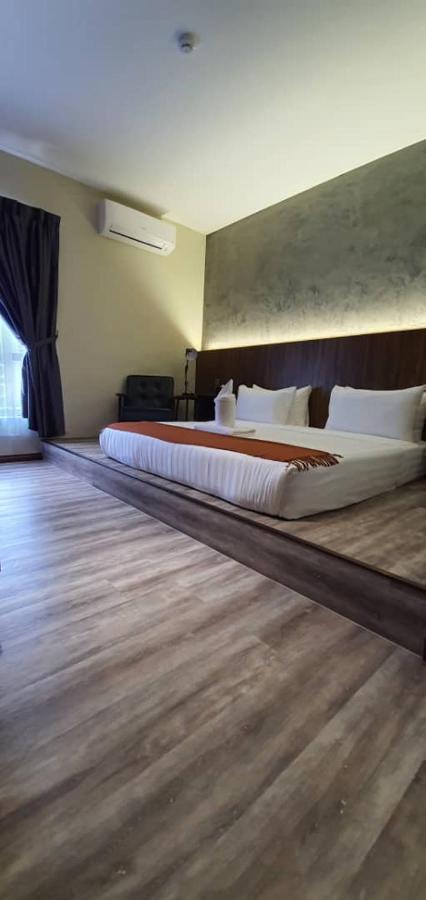 Vista Hotel Tawau Buitenkant foto